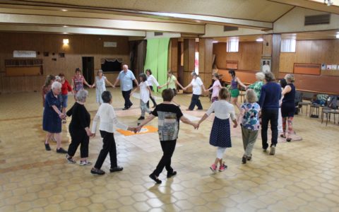 Danses du monde, Danses en cercle