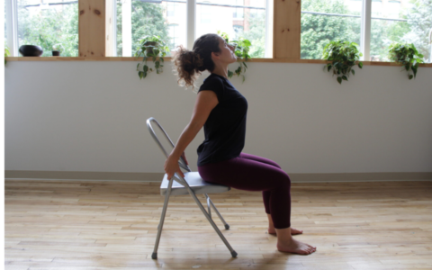 Yoga sur chaise