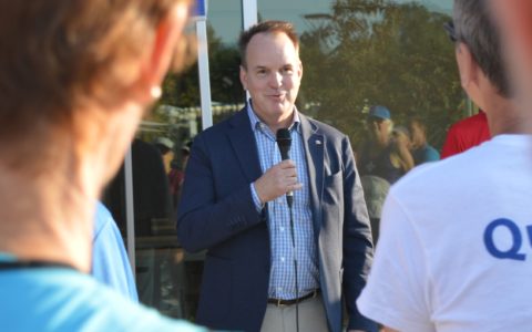 Steven MacKinnon obtient la responsabilité des dossiers des personnes aînées