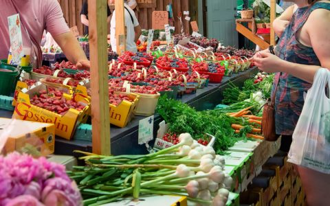 Enjoy local products at public markets!