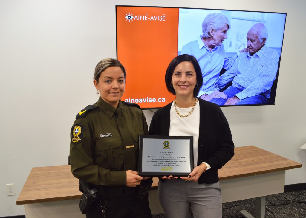 Sabrina Carbonneau (Sûreté du Québec) et Jacinthe Roy (FADOQ)